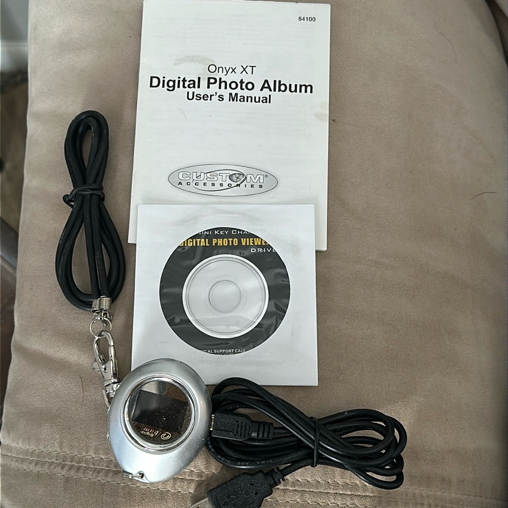 Onyx XT Digital Photo Album / Keychain